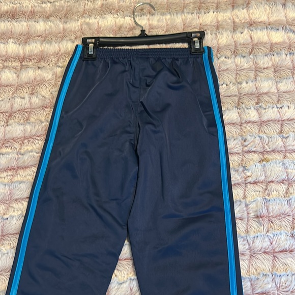 ADIDAS kids joggers size 5 - Picture 5 of 5